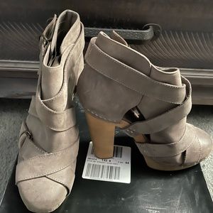 StevenBySteve Madden Geema Clog Platform Botties